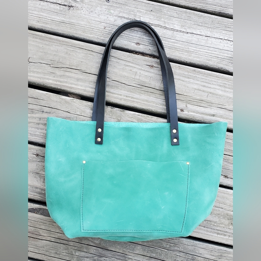 Portland Leather Green Tote Bag - Picture 8 of 9